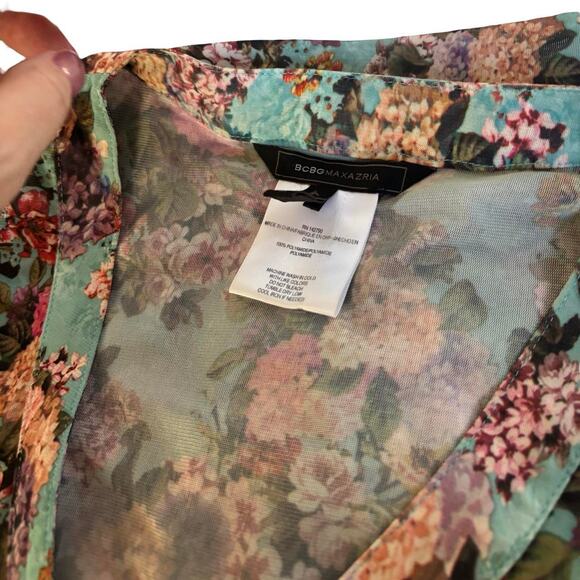 Y2K VTG. ‎ BCBGMAXAZRIA blue floral sheer button-up top with ruffle detail  M - Picture 8 of 8